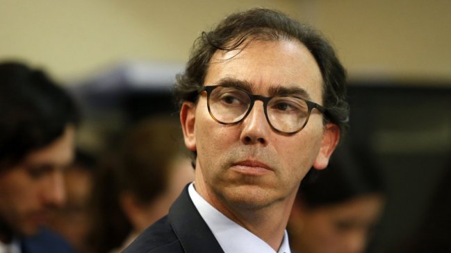 Profesores y ministro Figueroa: Si pretende continuar las políticas de Cubillos, habrá conflicto