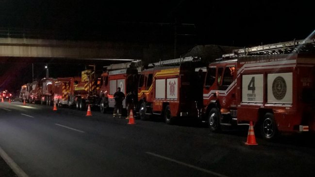 Bomberos de O'Higgins trabajan en labores de apoyo y combate en incendio forestal de Molina