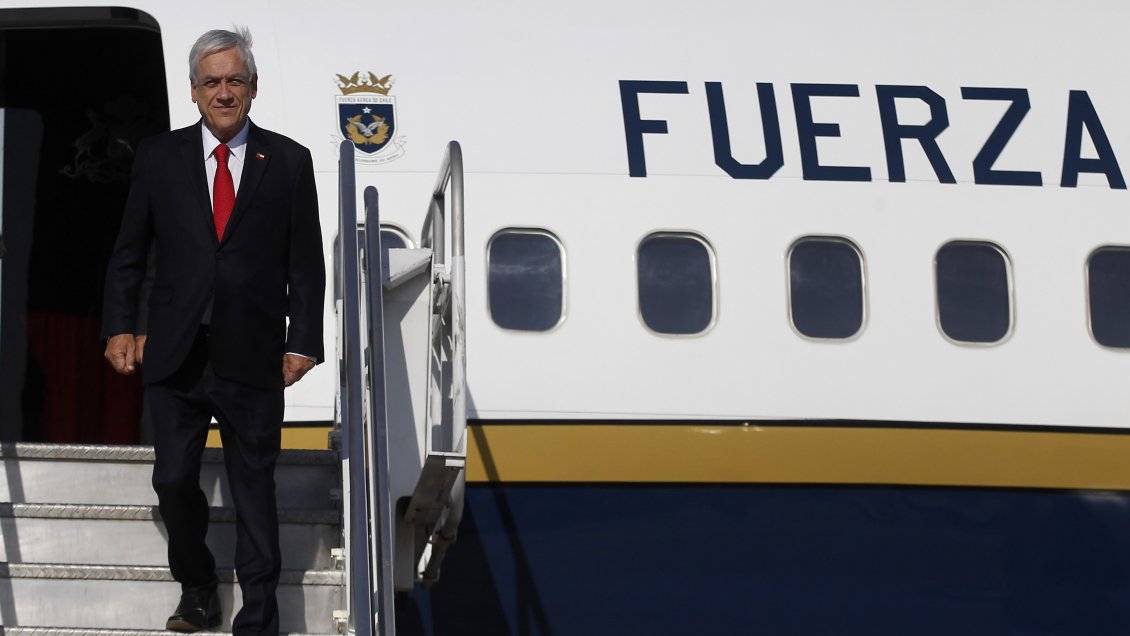Presidente Piñera llegó a Uruguay en su primer viaje desde el inicio de las protestas