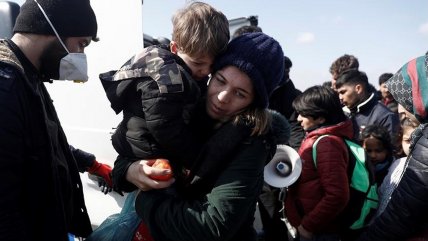 Grupos de refugiados atascados a lo largo de la frontera turco-griega  