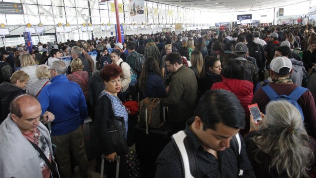 Coronavirus: Desde hoy quienes llegan a Chile deben firmar una declaración jurada