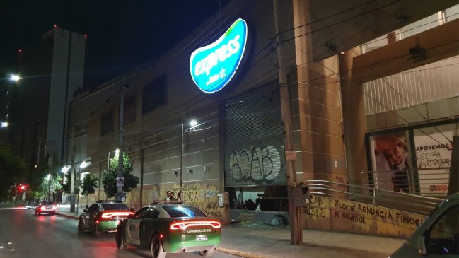 Cuatro locales fueron saqueados en mall de Estación Central tras disturbios