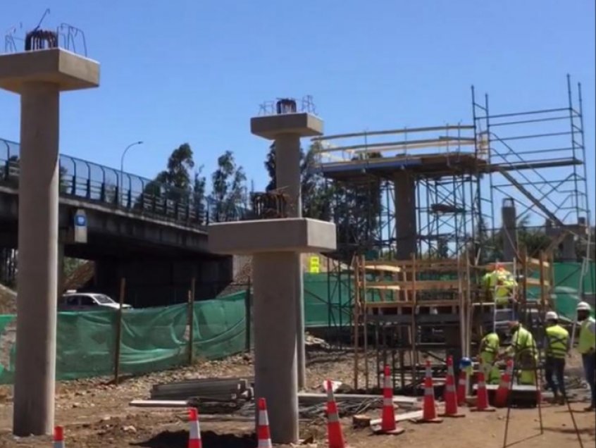 Instalación de pasarela obliga a cortar y desviar tránsito en la Ruta 5 Sur