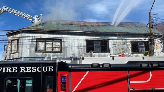 Clásica casona de Puerto Montt resultó con severos daños a causa de un incendio
