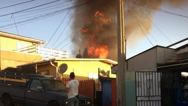Incendio en Cerro Los Placeres de Valparaíso dejó ocho damnificados
