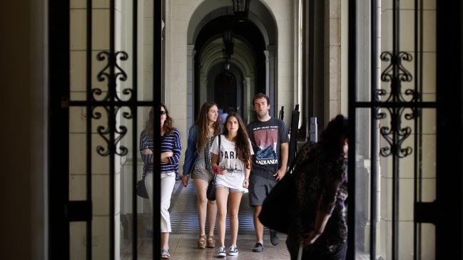 Corte Suprema ordenó al Mineduc a financiar toda la carrera de una estudiante