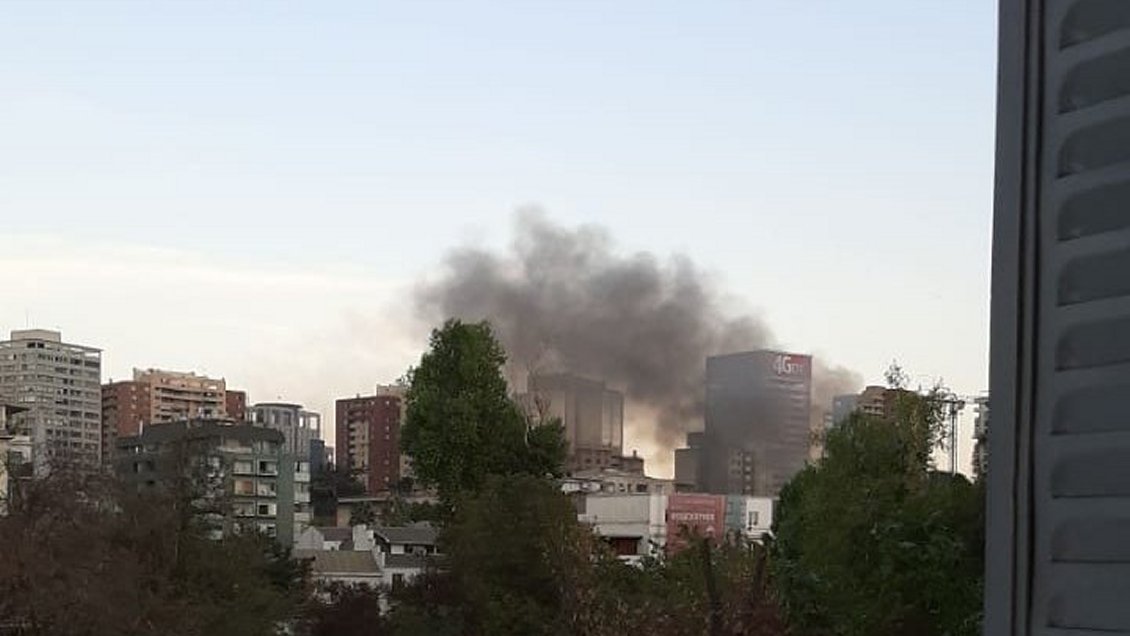 Incendio afecta, otra vez, a edificio patrimonial de la Universidad Pedro de Valdivia