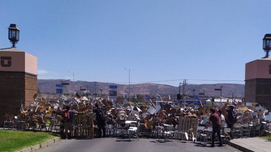 Estudiantes se tomaron la Universidad de Talca