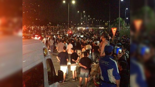 Peligrosas carreras clandestinas se apoderaron de la Costanera Norte en Vitacura