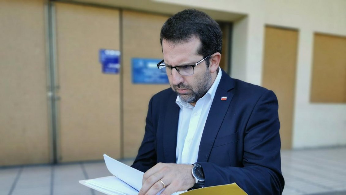 Antofagasta: Intendente presentó querella contra imputado por porte armamento de guerra