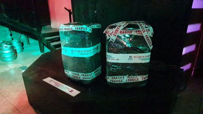 Inédito en Chile: Sellan equipos de música de pub por superar normas de ruidos en San Carlos