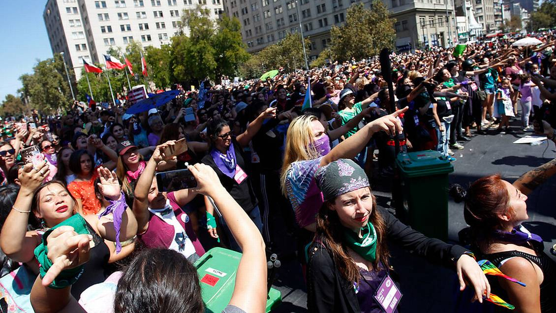 Dos de cada tres chilenas se han sentido discriminadas o violentadas por ser mujer, según encuesta