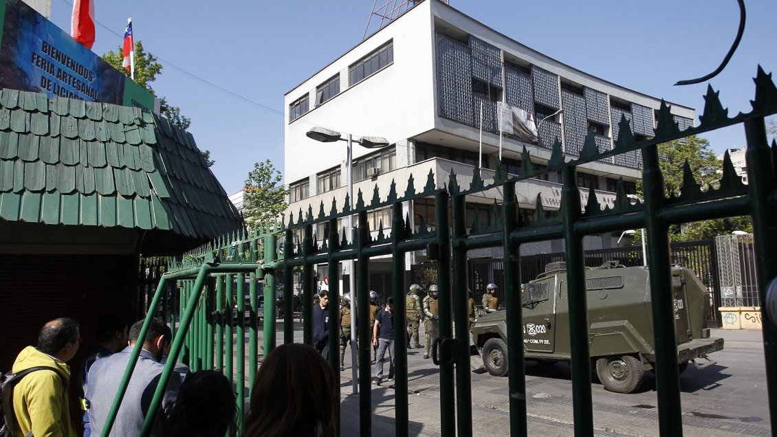 Encapuchados protagonizaron jornada de incidentes en el Instituto Nacional