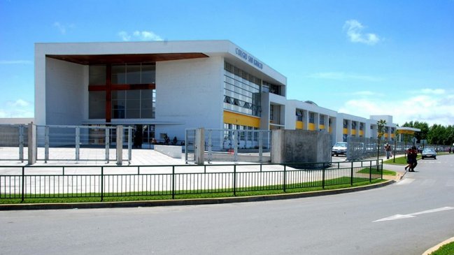 Huelga obligó a interrumpir inicio de clases en colegio de San Pedro de la Paz