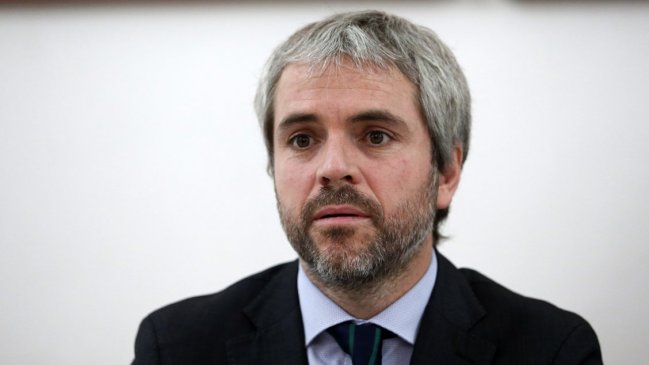 Oposición evalúa acusación constitucional contra el ministro Blumel