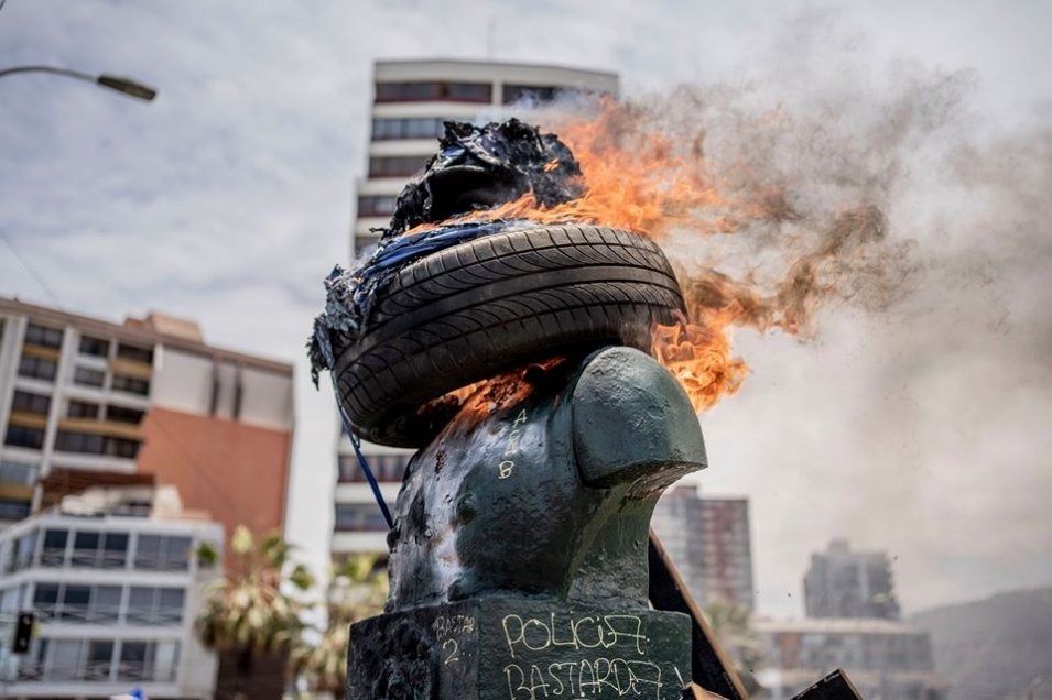 Hombres fueron detenidos por abastecer con neumáticos a manifestantes en Iquique