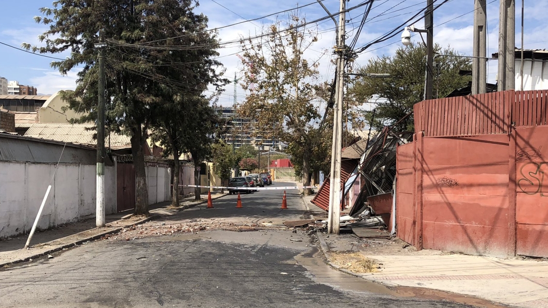 Explosión en fábrica de La Cisterna dejó siete lesionados: Cilindro de gas salió volando