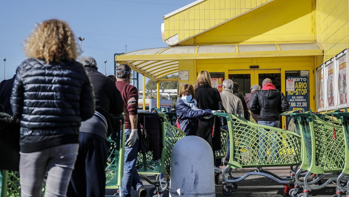 Italia cierra todos sus negocios por la crisis del coronavirus