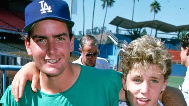 Corey Feldman asegura que Charlie Sheen violó a Corey Haim en un rodaje