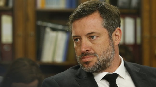 Ministro Sichel: El peligro es que la ansiedad de la calle termine fijando agendas imposibles