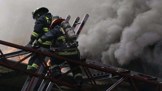 Ordenan internación psiquiátrica a autor de incendio que afectó a cuatro casas en Iquique