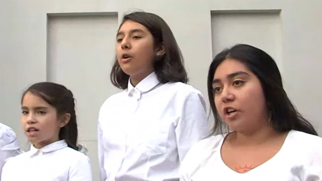 La silenciosa protesta durante el himno en el Palacio de La Moneda