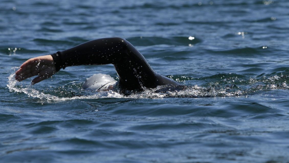 Entrenador de natación fue condenado a 10 años por violación y estupro en Antofagasta