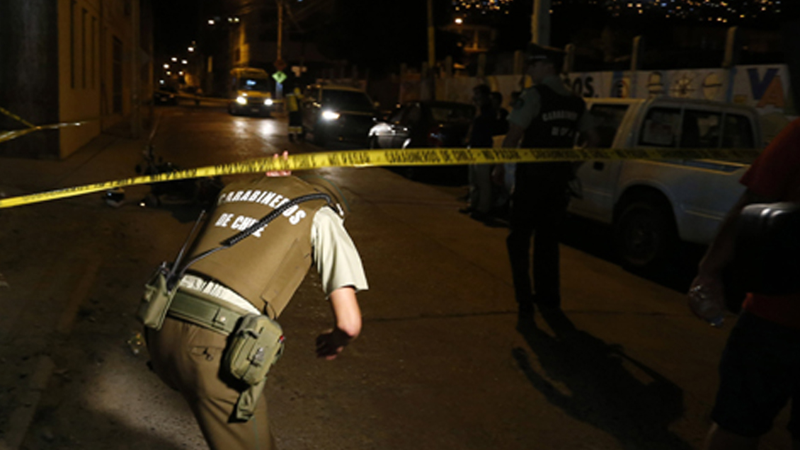 Con método de alunizaje, delincuentes robaron en outlet de Quilicura