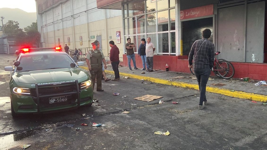 Encapuchados saquearon supermercado en La Granja