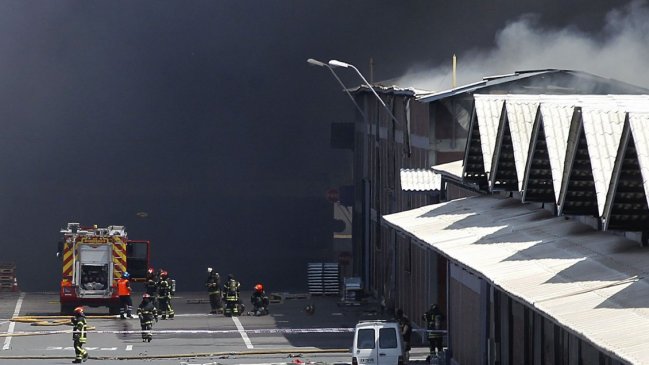 Municipio de Pudahuel se querellará por cuasidelito de homicidio tras explosión en bodega