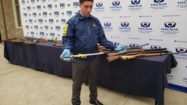 PDI detiene a cuatro sujetos por tráfico de drogas en Chépica: Dos de ellos mantenían arsenal de armas