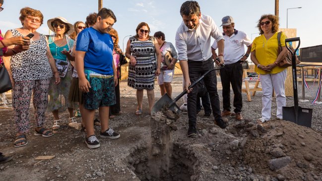 Vecinos del sector norte colocan la primera piedra para el primer Parque Cultural de Arica