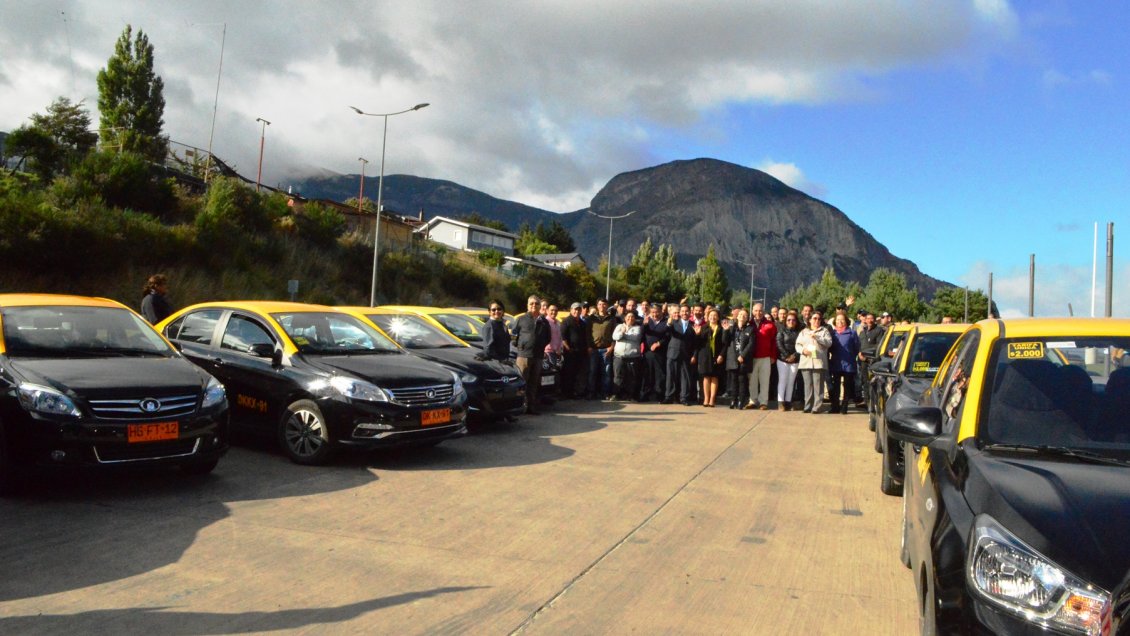 Nuevos taxis básicos se suman al transporte público en Coyhaique