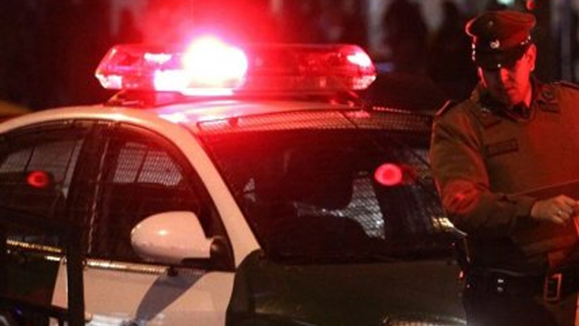 Balacera deja a un carabinero y un delincuente heridos en Colina
