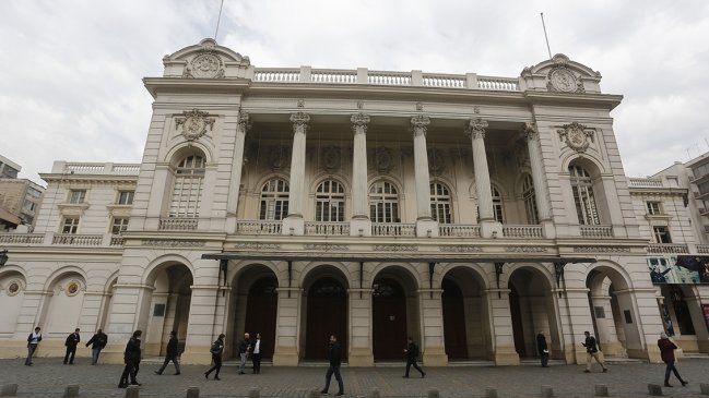  Teatro Municipal de Santiago suspende su programación hasta mayo  