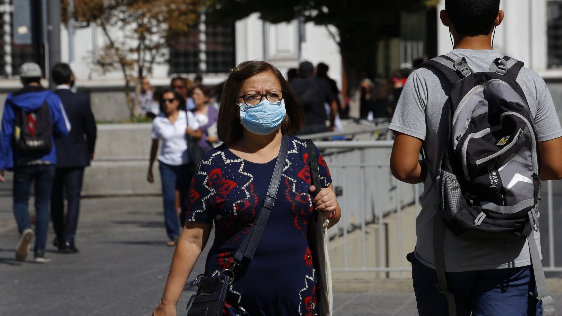 Mañalich descarta por ahora fijar precios tras alza en las mascarillas