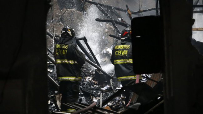 Incendio consumió por completo restaurante en el centro de Valparaíso