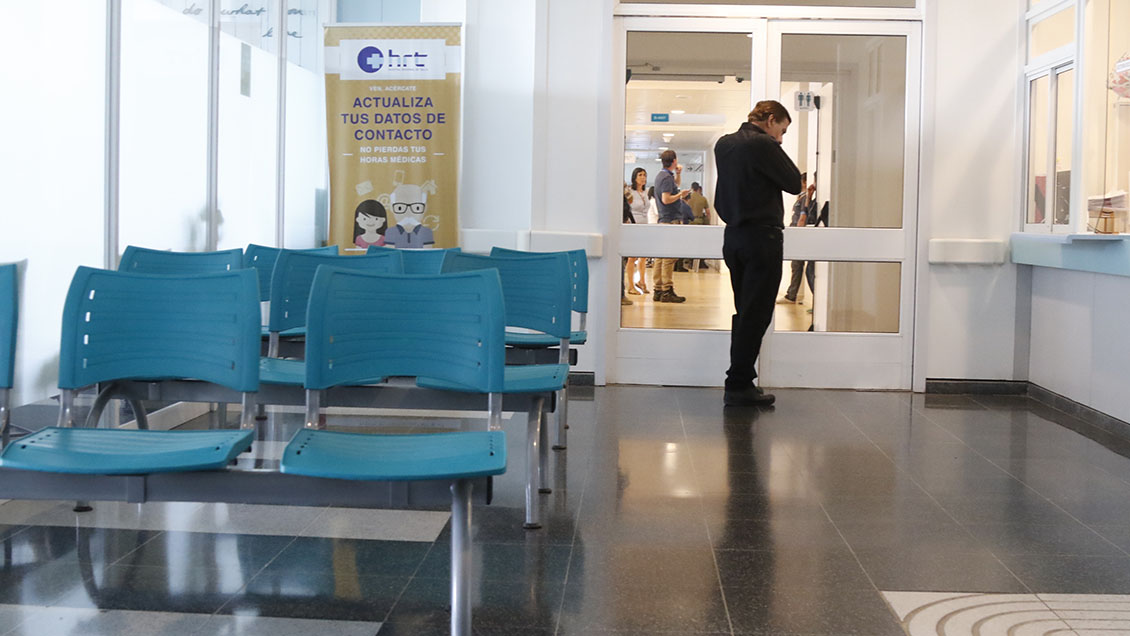 Colegio Médico: El Minsal no nos ha mostrado cómo ampliar en 4.000 las camas disponibles