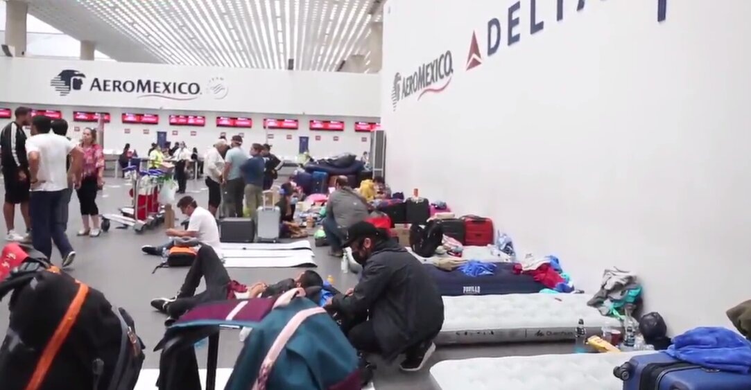 Alrededor de 300 chilenos están varados en México tras cierre del tránsito aéreo comercial