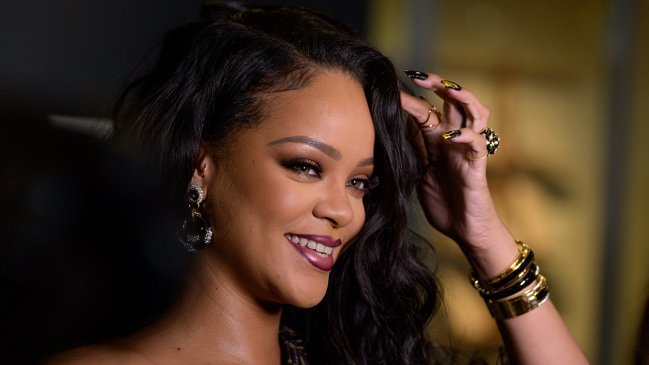 Rihanna dona 5 millones de dólares para combatir el coronavirus