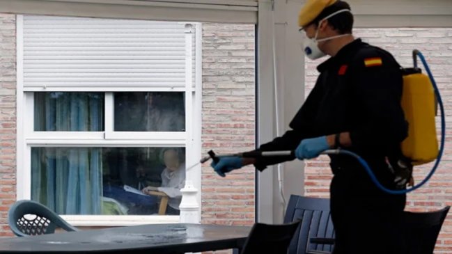 Terrible: Encuentran a ancianos conviviendo con cadáveres en asilos afectados por el Covid-19 en España