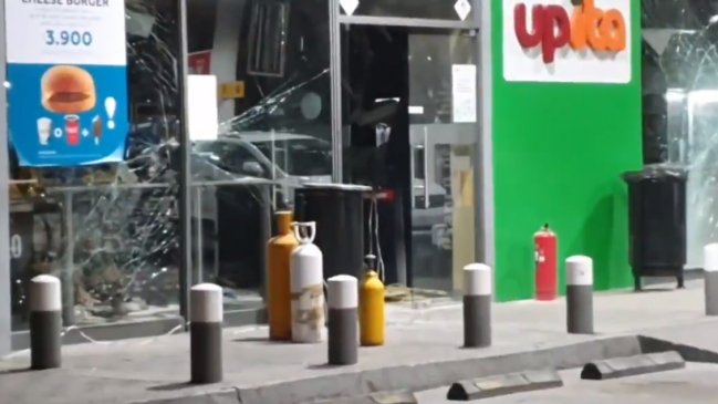 Con bombazo delincuentes roban cajero de servicentro en San Bernardo