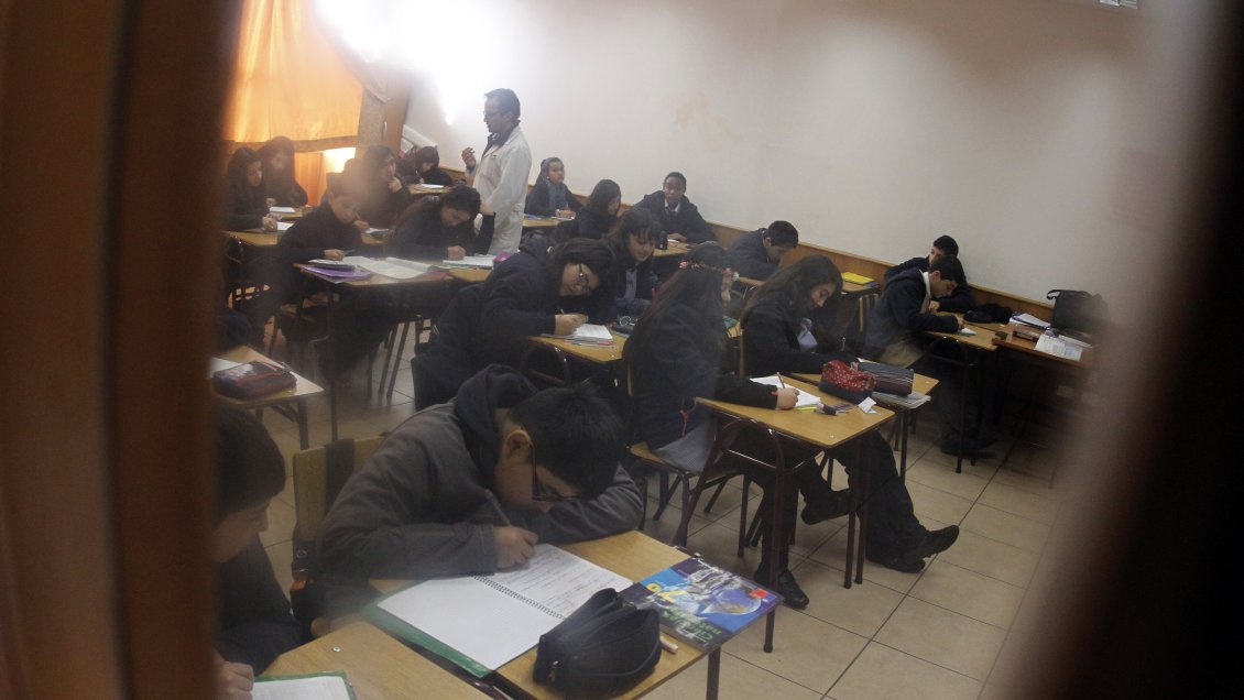 Colegios privados y subvencionados pueden seguir cobrando si cumplen con plan de estudio