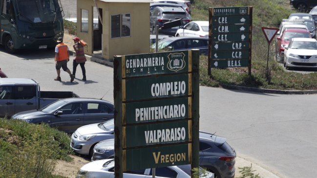 Sujeto fue sorprendido lanzando drogas y celulares al interior de la Cárcel de Valparaíso
