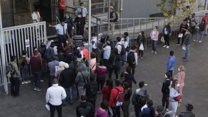   Largas filas en supermercados y oficinas del Registro Civil por cuarentena 