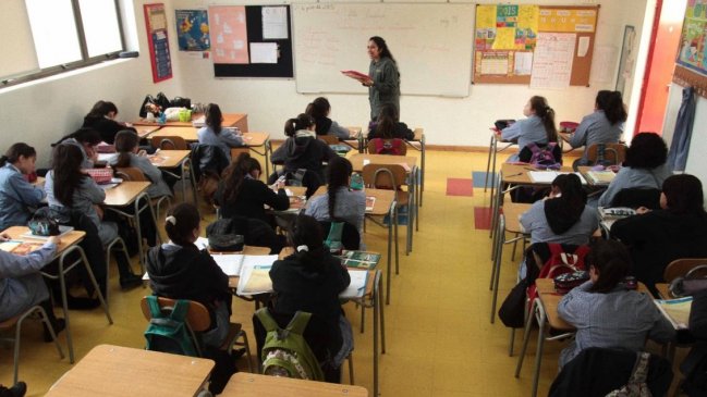 Diputada pidió incluir programación educativa en canales de televisión abierta durante estado de catástrofe