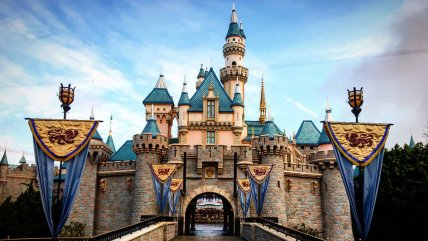  Disneyland y Disney World fueron cerrados indefinidamente  