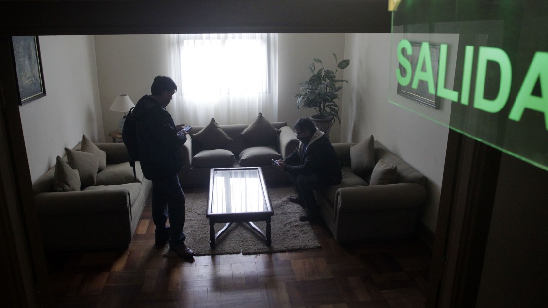 Despidos y cierres temporales: La severa crisis del sector hotelero en Chile