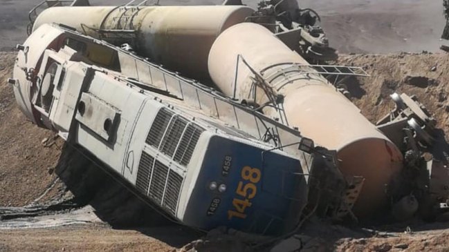 Antofagasta: Tren cargado con ácido sulfúrico descarriló en pleno desierto