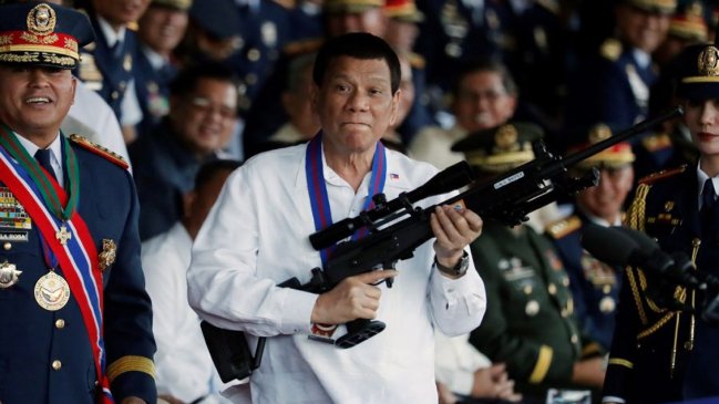 Presidente de Filipinas ordenó matar a los que violen la cuarentena por Covid-19